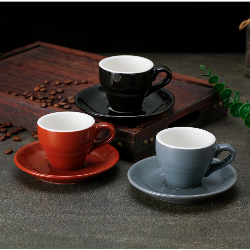 Ensemble tasse à expresso et soucoupe en céramique colorée