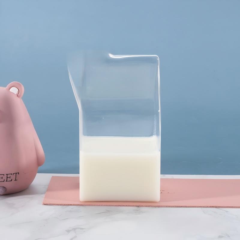 Pichet à lait en verre en forme de carton