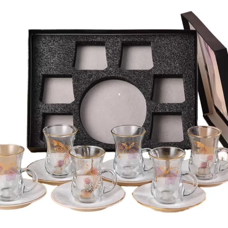 Coffret cadeau de tasse de thé en verre de jante florale d'or pour la fête de thé à la maison