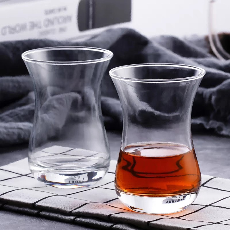 Tasse à thé en verre turc à taille classique