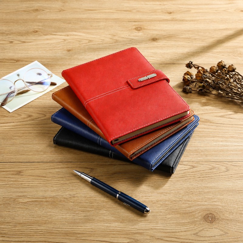 Carnet de notes personnalisé avec logo personnalisé en cuir PU avec boucle en métal