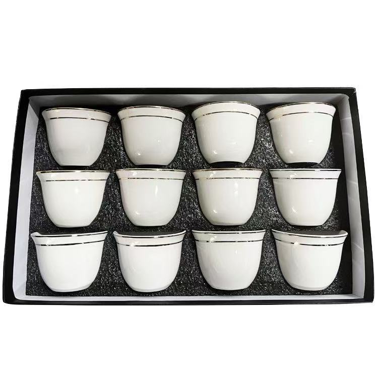 Tasse à thé en porcelaine à bord en or blanc pour la cérémonie du thé chinois